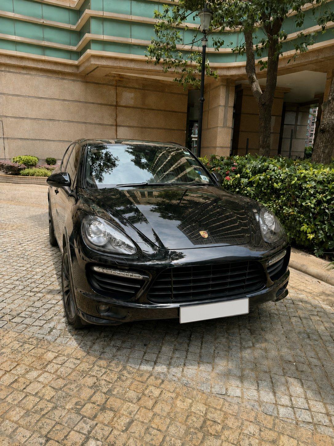 2013 Porsche Cayenne GTS in black